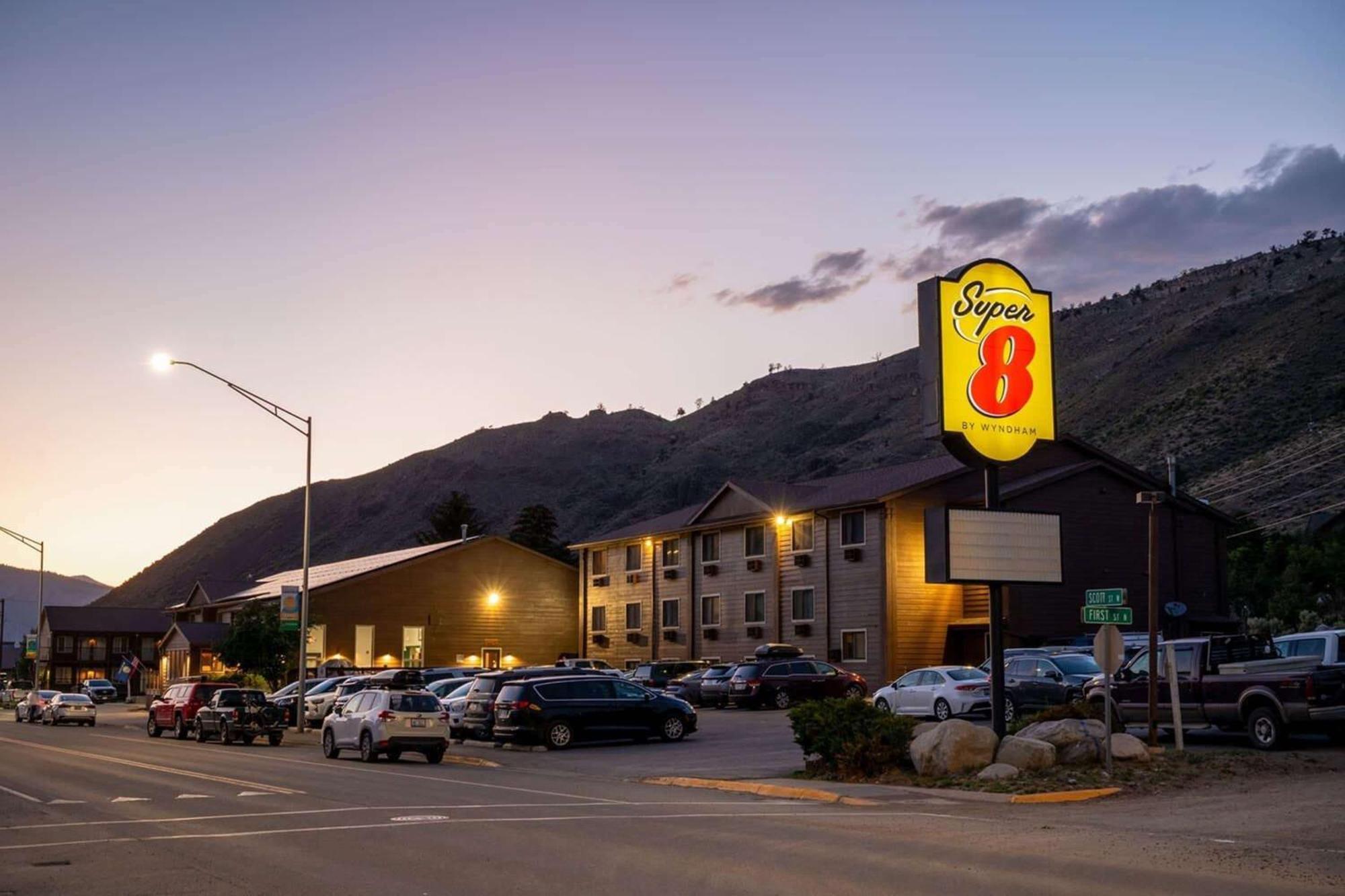 Super 8 By Wyndham Gardiner/Yellowstone Park Area מראה חיצוני תמונה