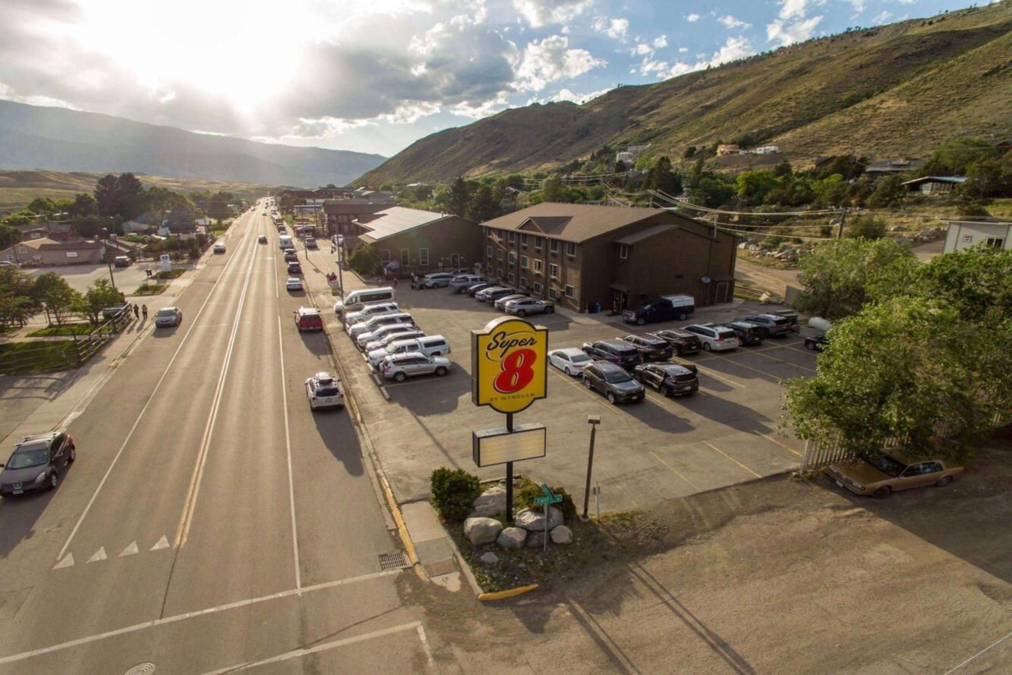 Super 8 By Wyndham Gardiner/Yellowstone Park Area מראה חיצוני תמונה