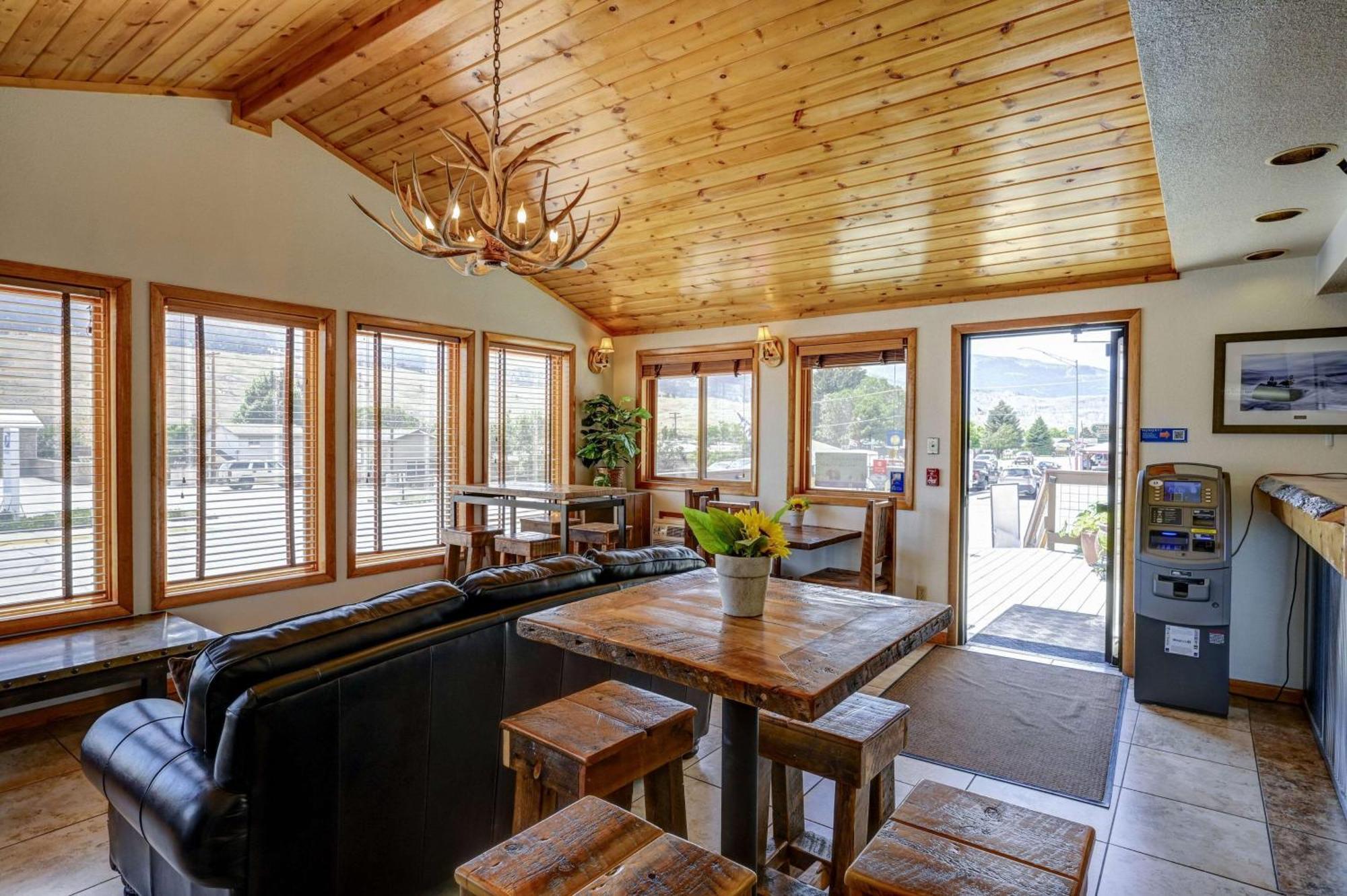 Super 8 By Wyndham Gardiner/Yellowstone Park Area מראה חיצוני תמונה