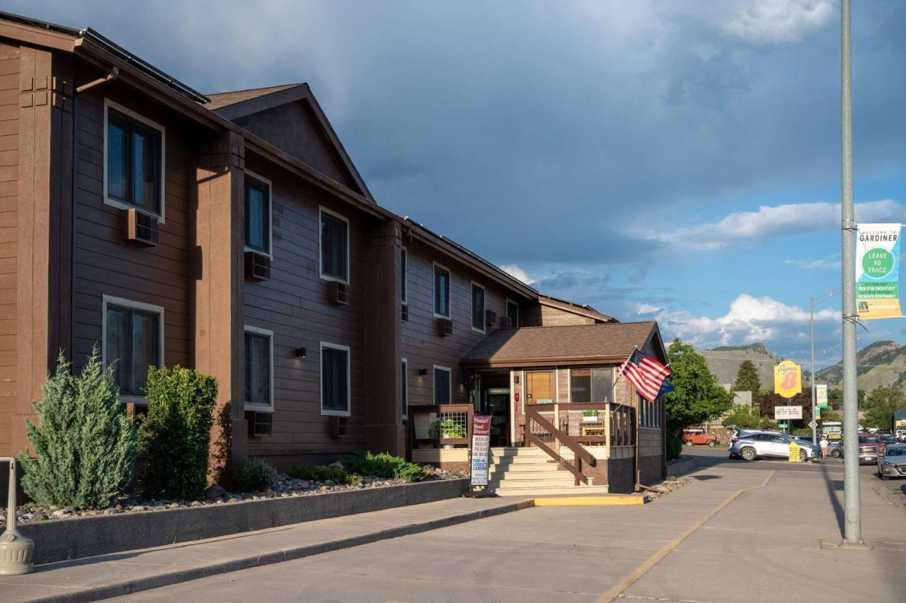 Super 8 By Wyndham Gardiner/Yellowstone Park Area מראה חיצוני תמונה